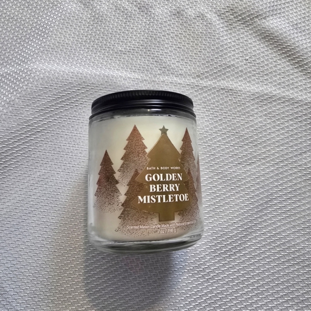 💙 Bath And Body Works Golden Berry Mistletoe Candle